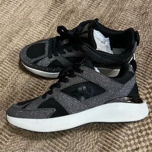 DKNY Women’s Zofi Black And Gray Lace Up Sneakers LYS-2406 Size 11